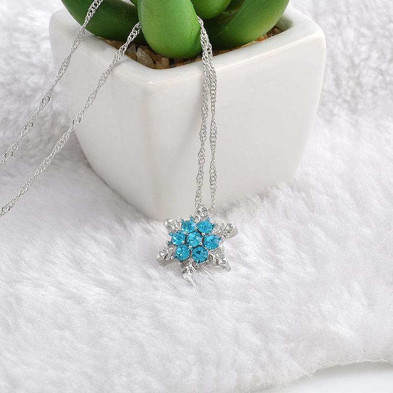 Elegant Crystal Snowflake Pendent Necklace