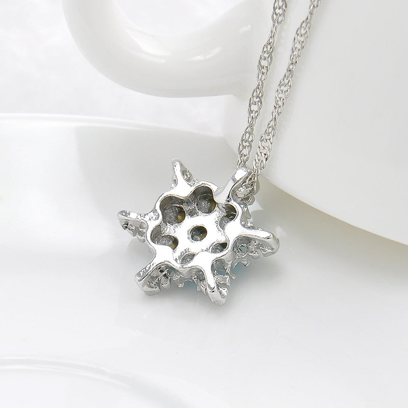 Elegant Crystal Snowflake Pendent Necklace