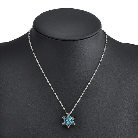 Elegant Crystal Snowflake Pendent Necklace