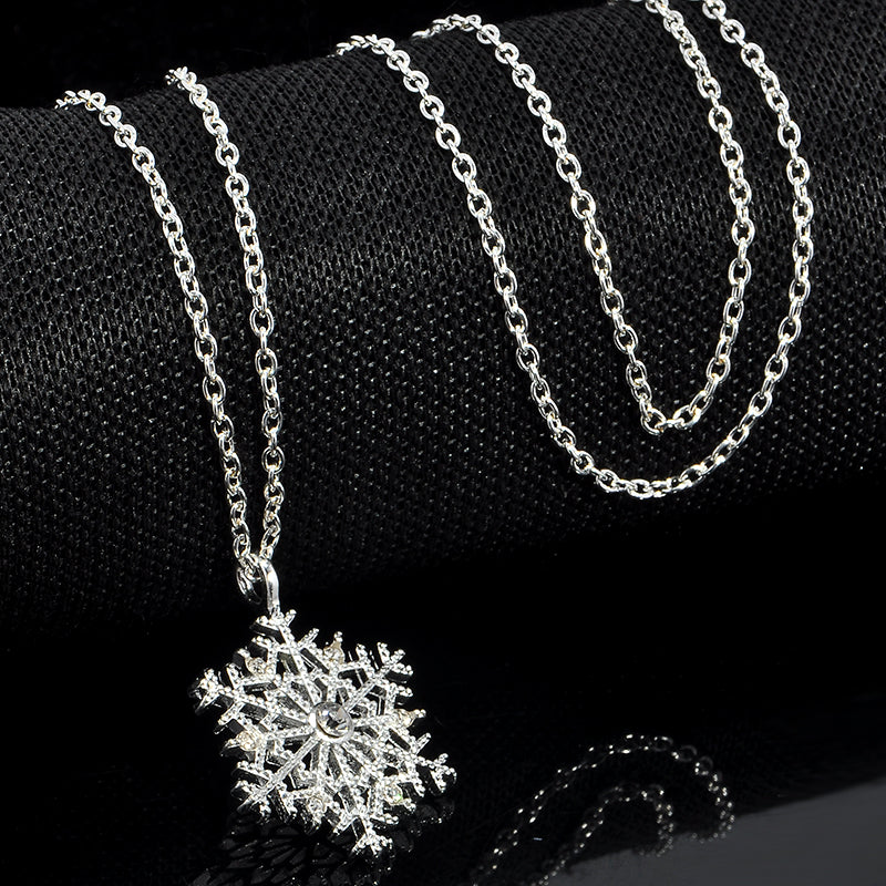 Stylish Silver Plated Snowflake Pendent Necklace